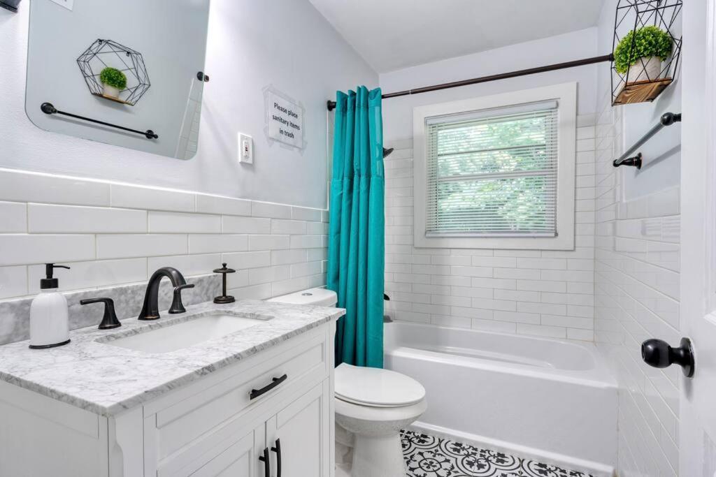 2Br 1Ba Duplex House King Beds Great For Small Groups Close To All Uptown Charlotte Attractions Eksteriør billede