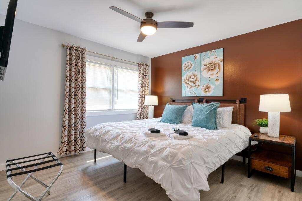 2Br 1Ba Duplex House King Beds Great For Small Groups Close To All Uptown Charlotte Attractions Eksteriør billede