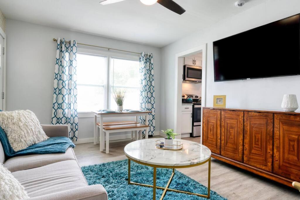 2Br 1Ba Duplex House King Beds Great For Small Groups Close To All Uptown Charlotte Attractions Eksteriør billede
