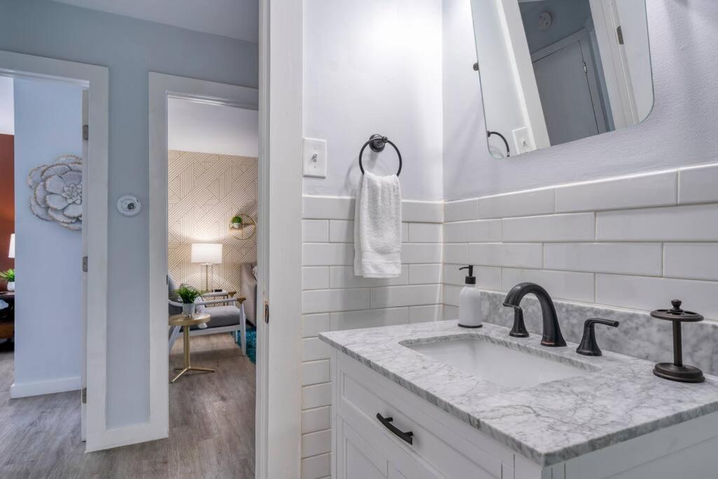 2Br 1Ba Duplex House King Beds Great For Small Groups Close To All Uptown Charlotte Attractions Eksteriør billede