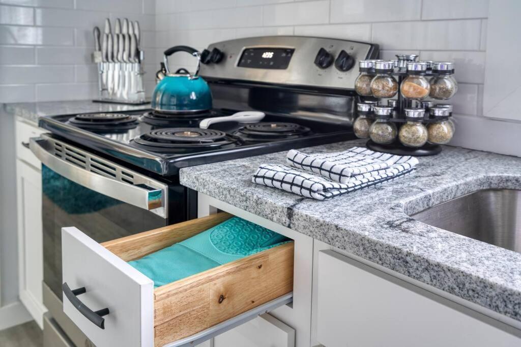 2Br 1Ba Duplex House King Beds Great For Small Groups Close To All Uptown Charlotte Attractions Eksteriør billede