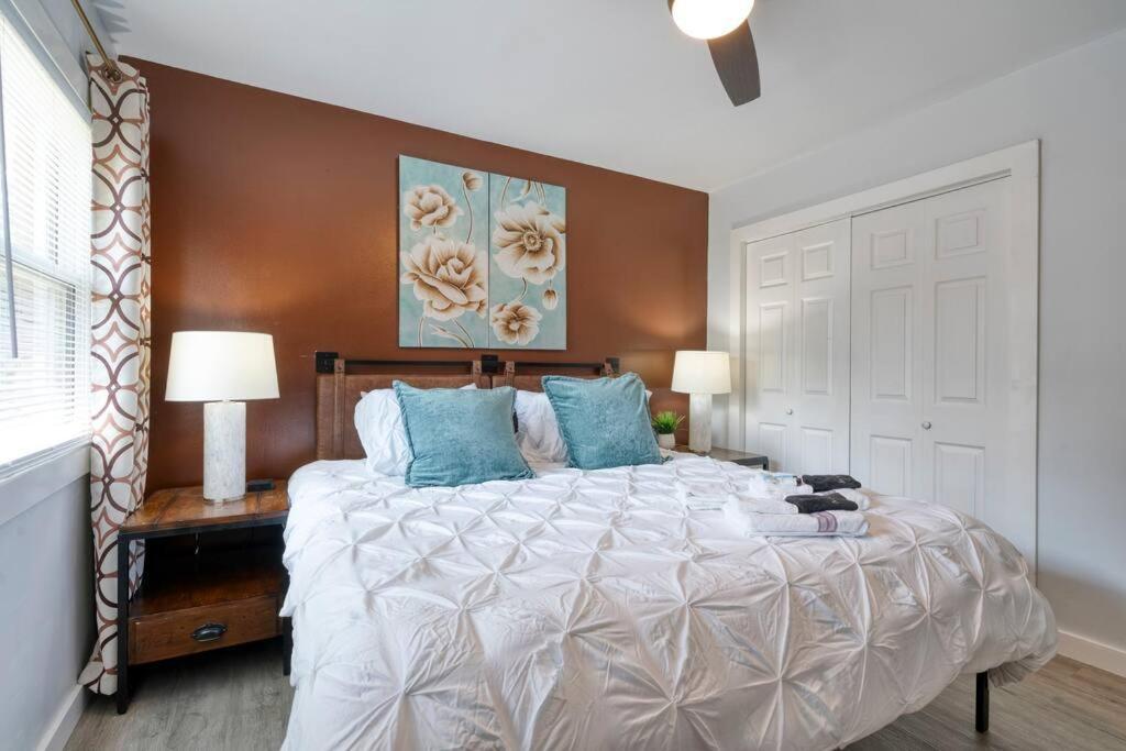 2Br 1Ba Duplex House King Beds Great For Small Groups Close To All Uptown Charlotte Attractions Eksteriør billede