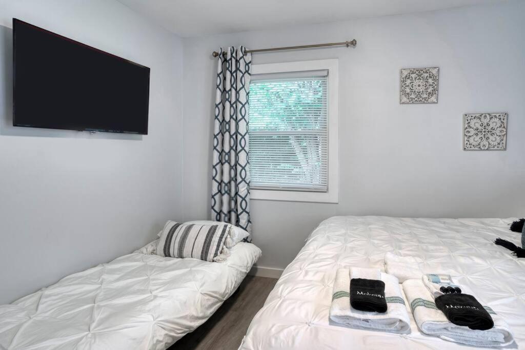 2Br 1Ba Duplex House King Beds Great For Small Groups Close To All Uptown Charlotte Attractions Eksteriør billede