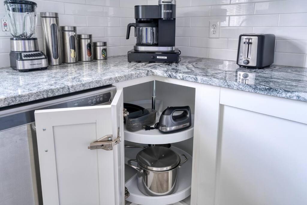 2Br 1Ba Duplex House King Beds Great For Small Groups Close To All Uptown Charlotte Attractions Eksteriør billede